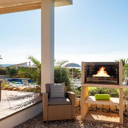 India Ii By 산트 유이스